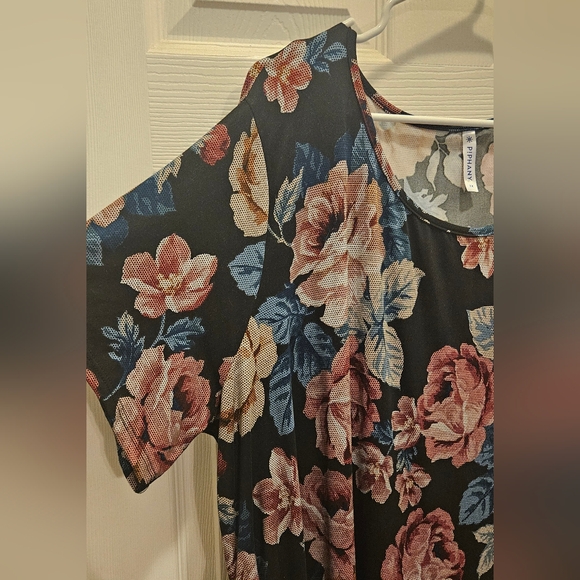 Piphany Short Sleeve Dress - Picture 5 of 7